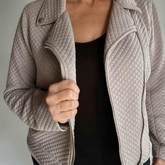 Torrid Moto Jacket Womens Size 1 Pebble Gray Quilted Knit Zip Front Lined - Picture 4 of 8
